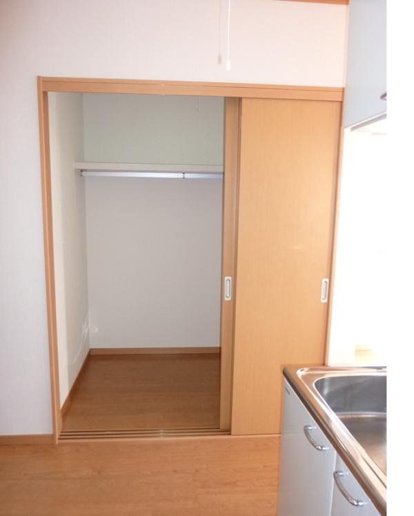 apartment 墨名（潮見台ガーデンコート１）