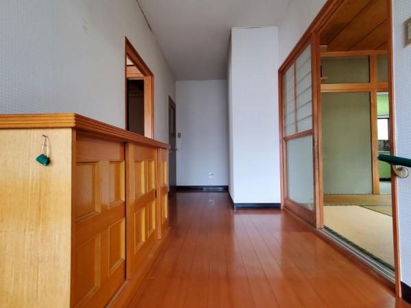 detached 土出