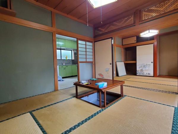 detached 土出