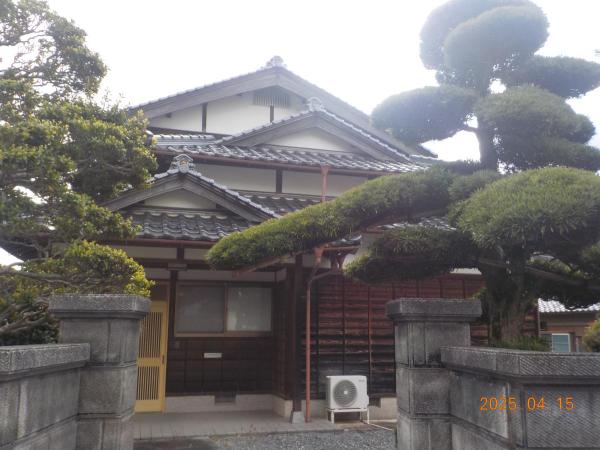 Cheap house in Kyoto Fu, Japan.